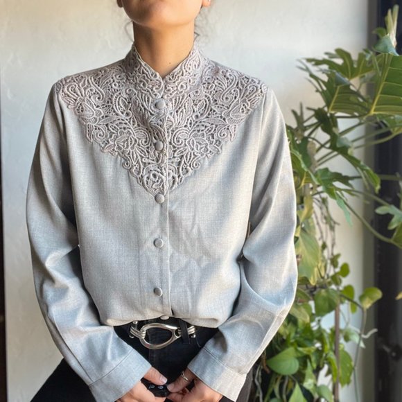 🏷 Sold  | Embroidered Mandarin Collar Top - Picture 1 of 6